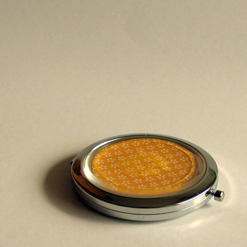 Zrcátko Bílá kvítka na žlutém podkladu