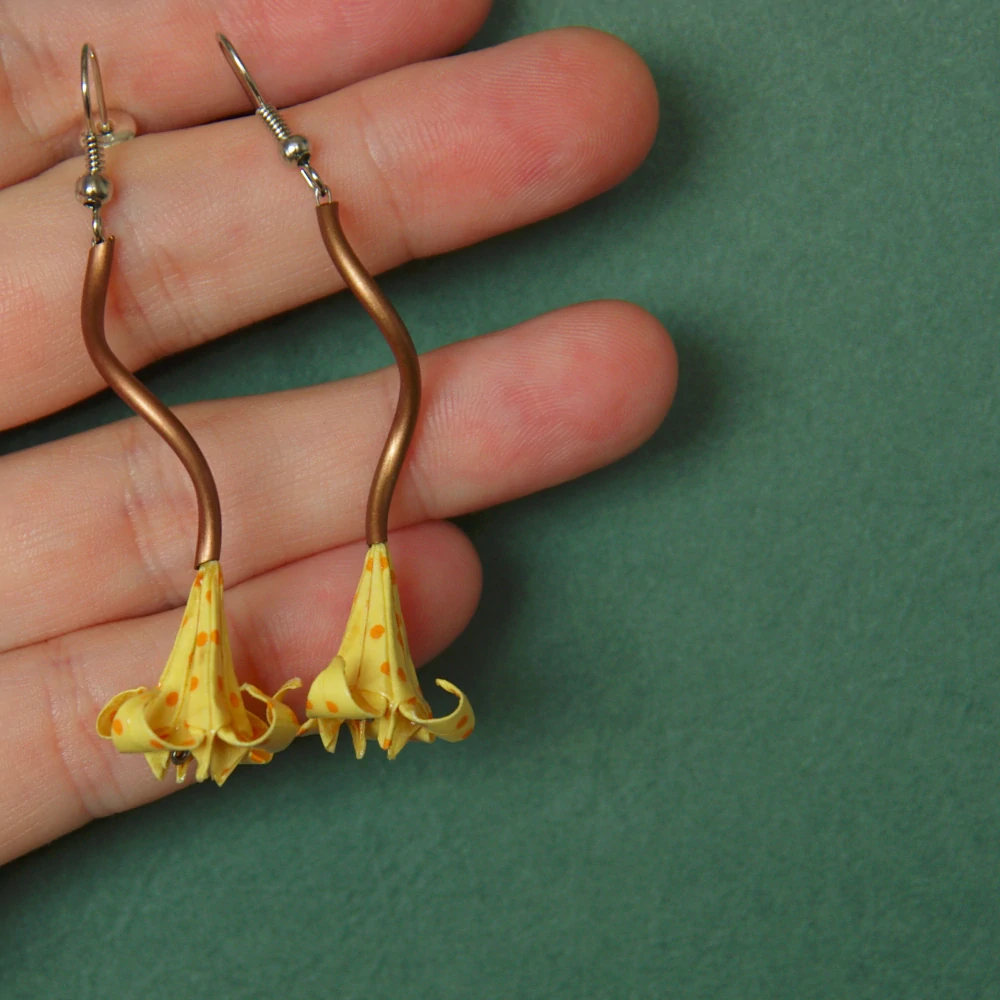 Náušnice "Žlutý s puntíky" (lilie)