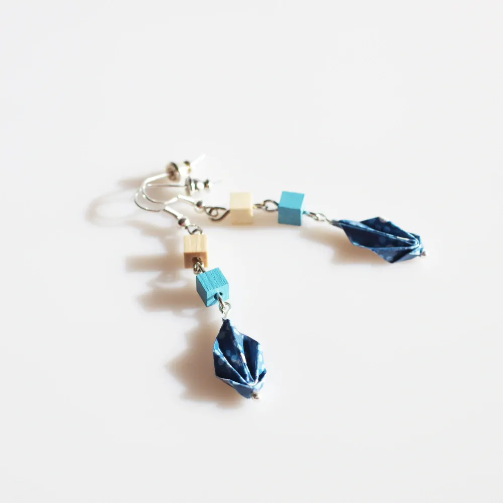 "Modré květy v rozpuku" - náušnice listy