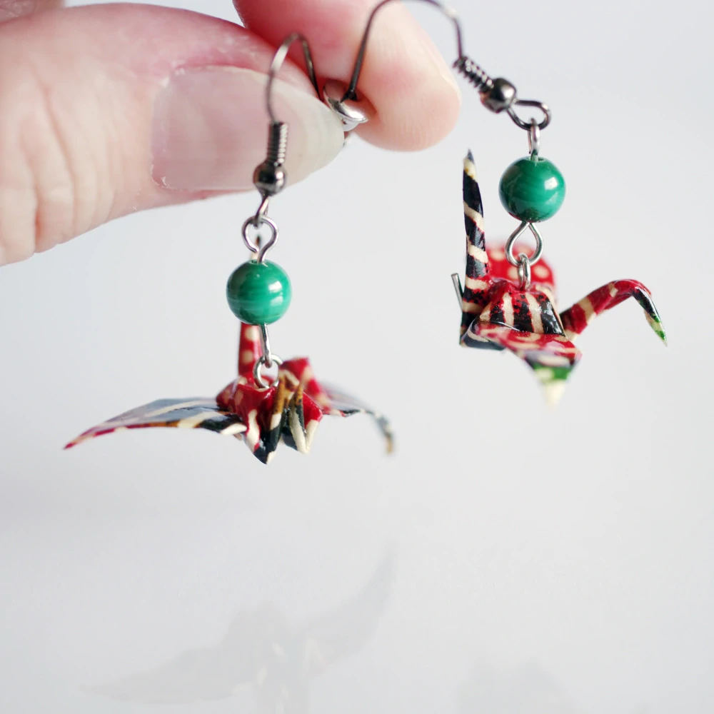 Náušnice "Svítí červená nebo zelená?" (jeřáb s malachitem)