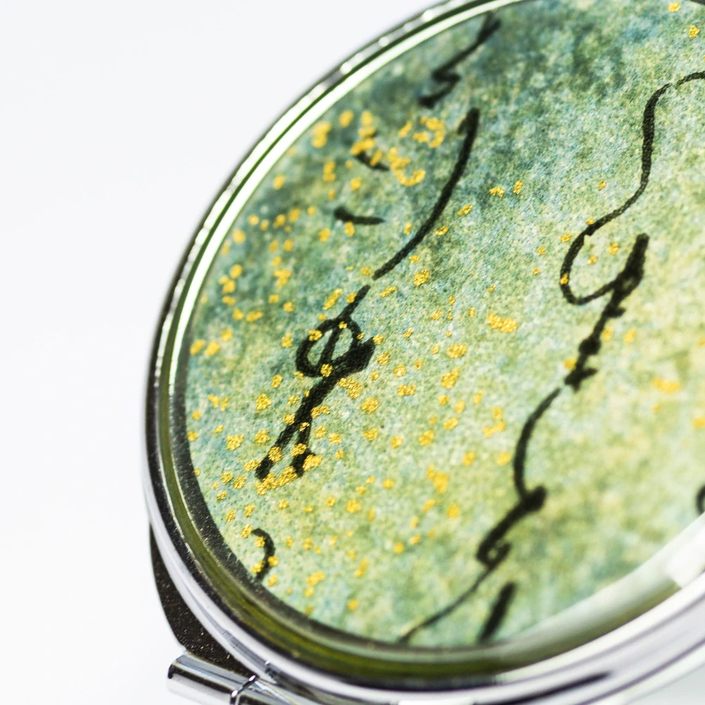 "Kaligrafie v modré" (kulatá krabička na léky )