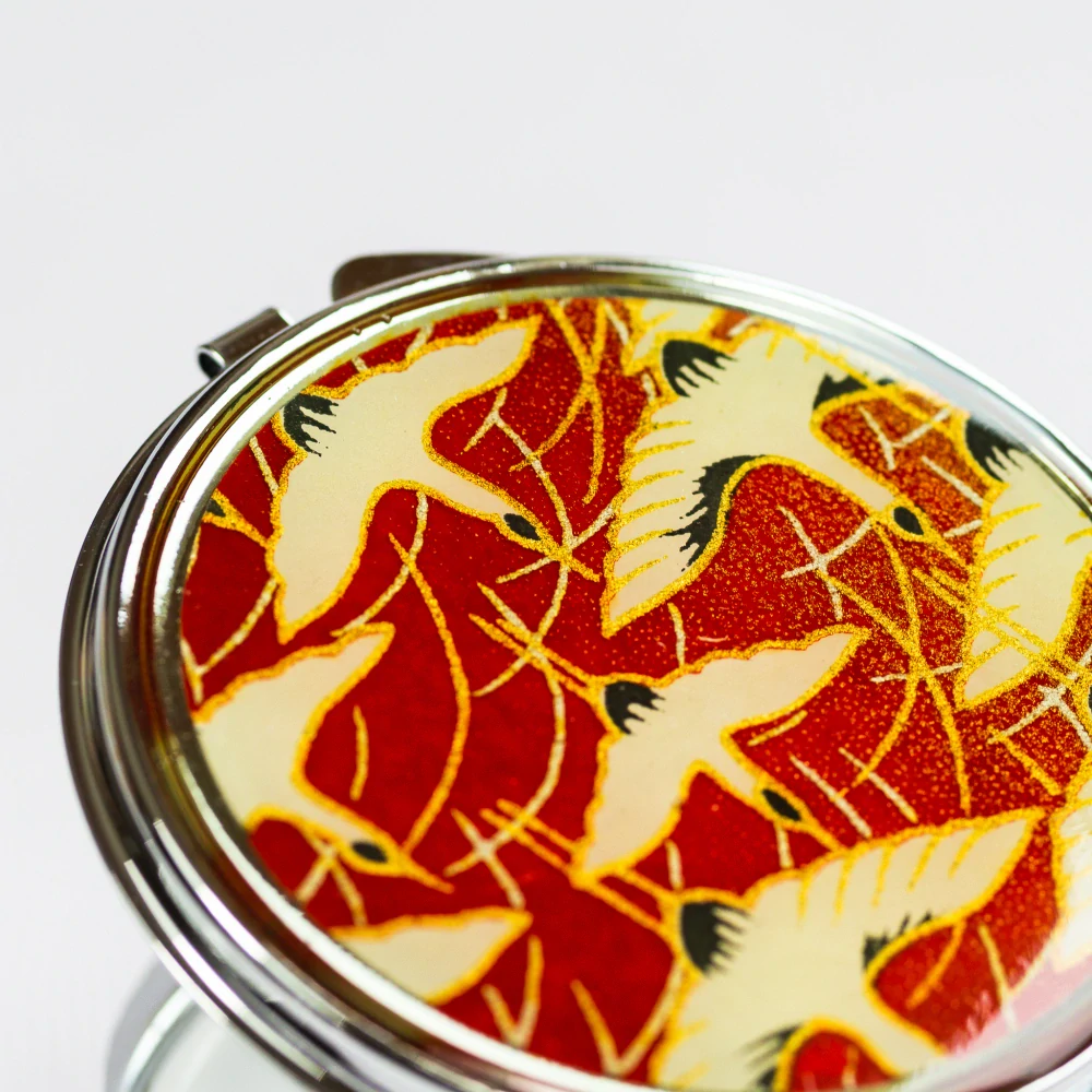 "Letící jeřábi" (kulatá krabička na léky )