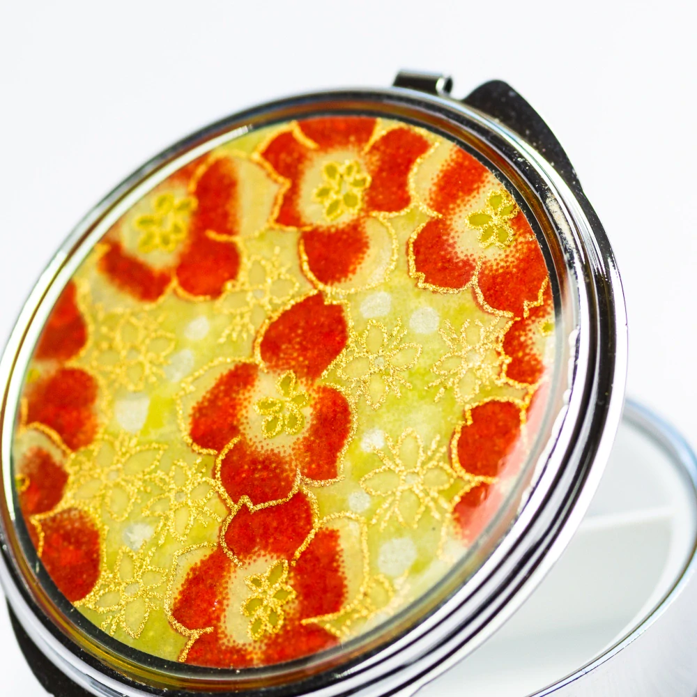 "Pro Červenou Karkulku" (kulatá krabička na léky )