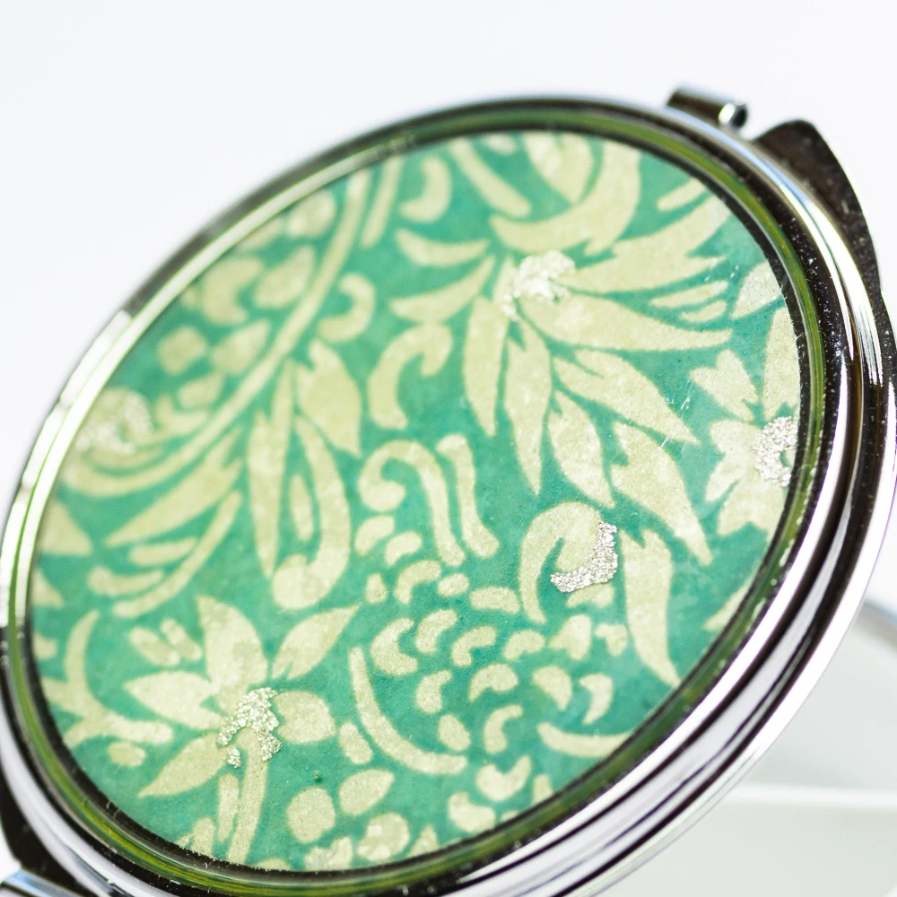 "V modravém blankytu" (kulatá krabička na léky )