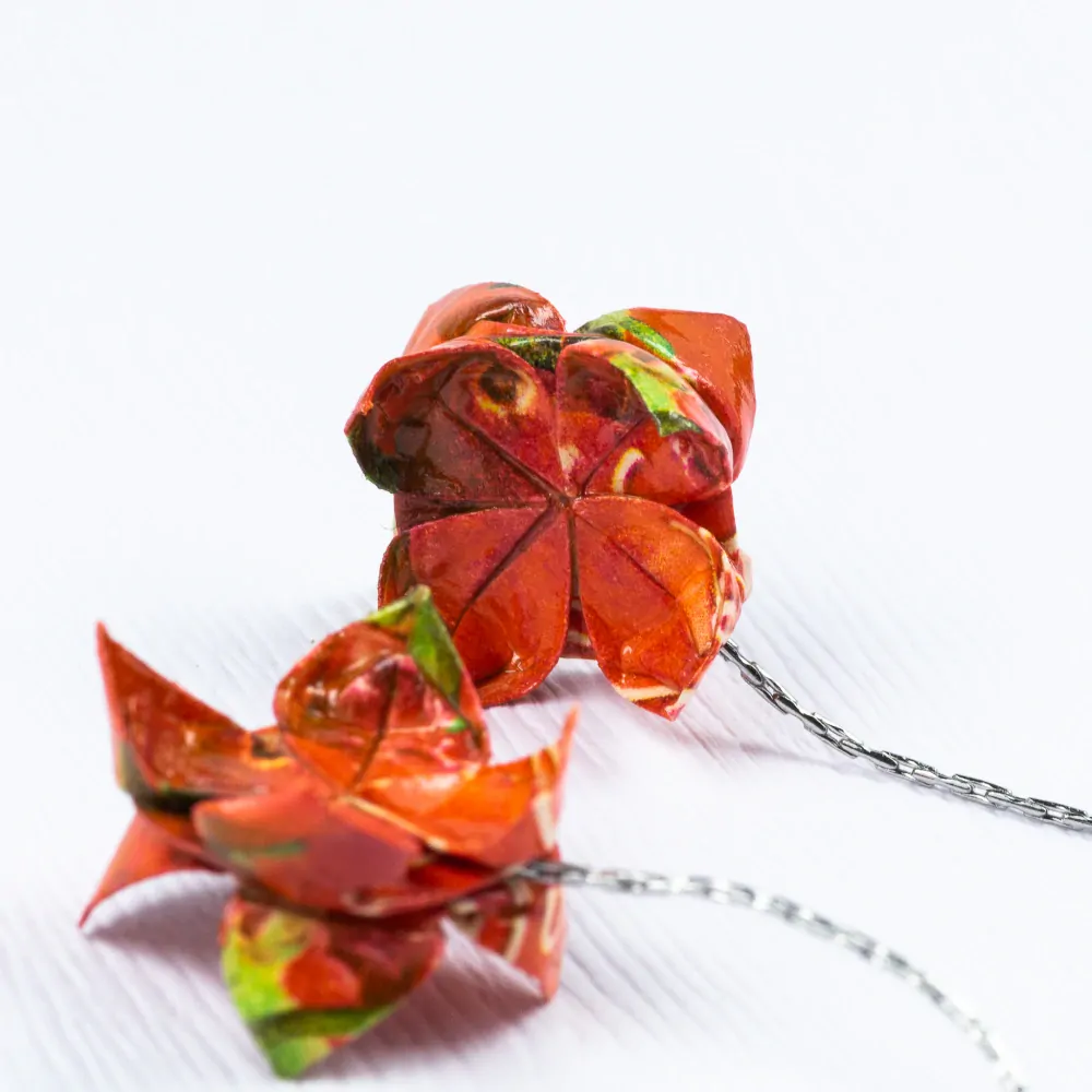 Náušnice "Sladká červená" (dvojitý lotos na řetízku)