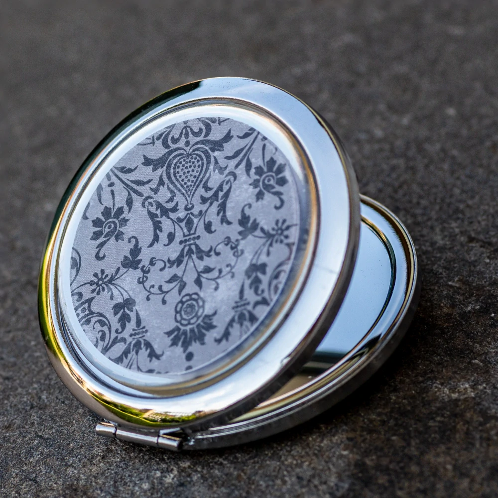 Zrcátko Ztraceno v ornamentu