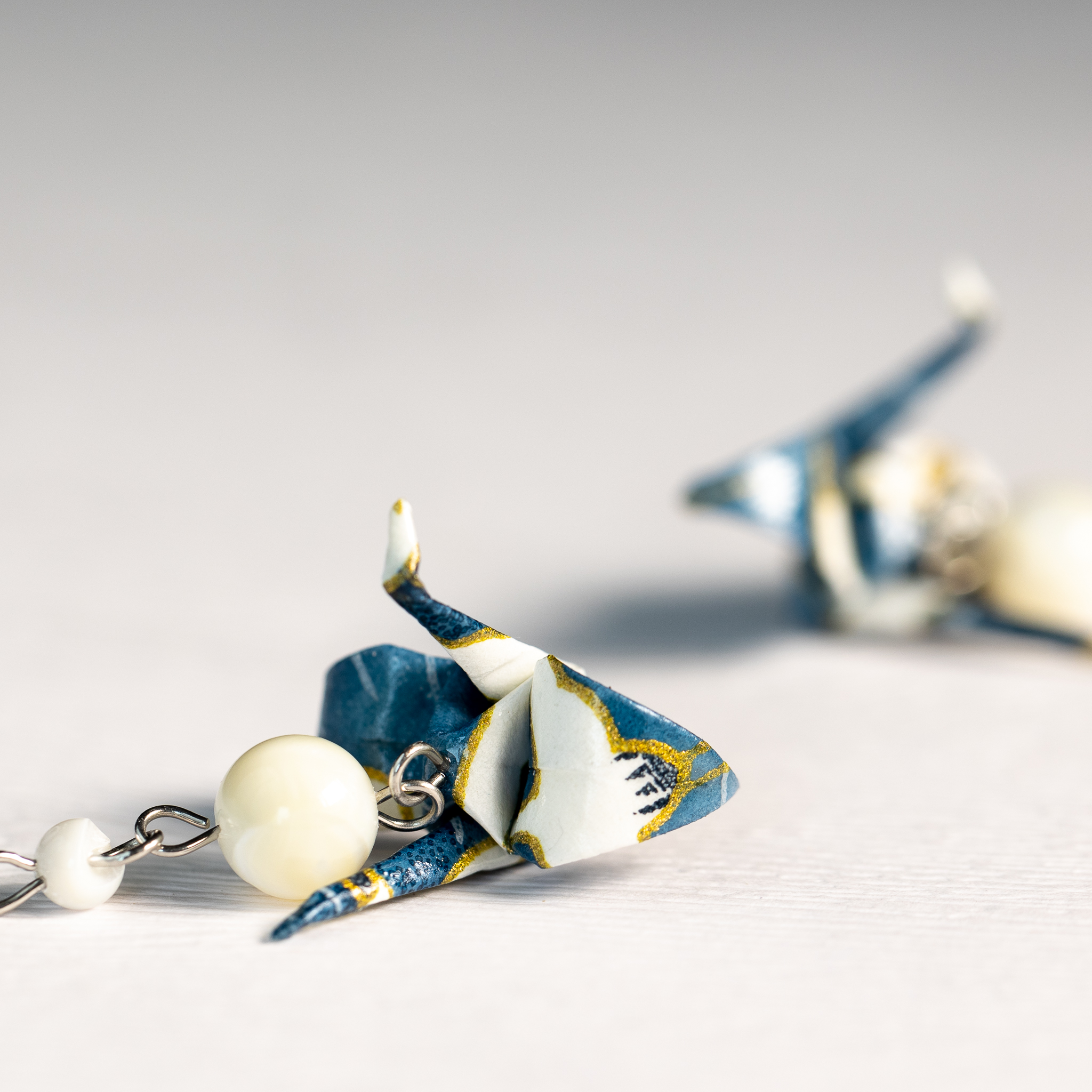 Náušnice "Jeřábi nad mořem" (jeřáb s perletí)