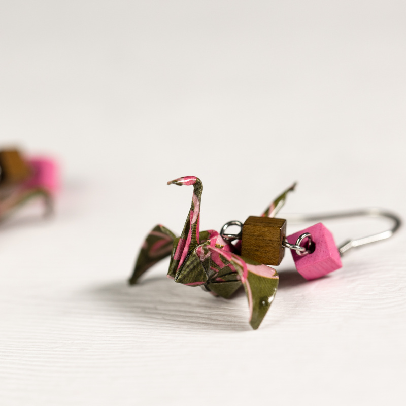 Náušnice "Růžová s maskáčem" (jeřáb delší)