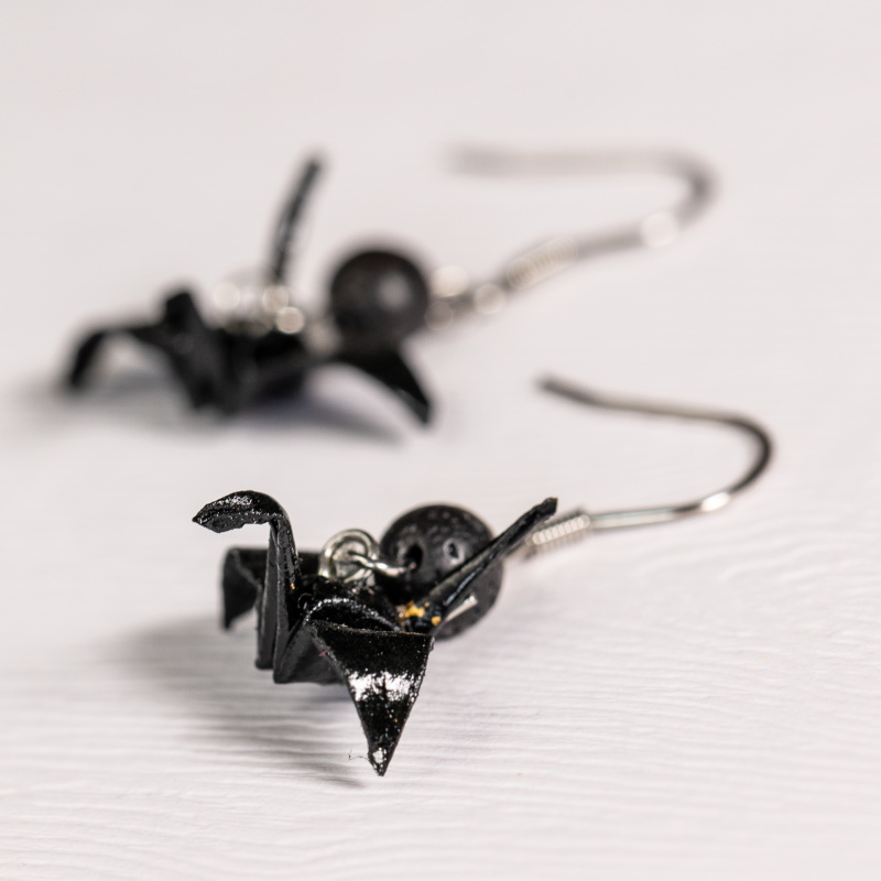 Náušnice "V temnotách" (jeřáb s lávovým kamenem)