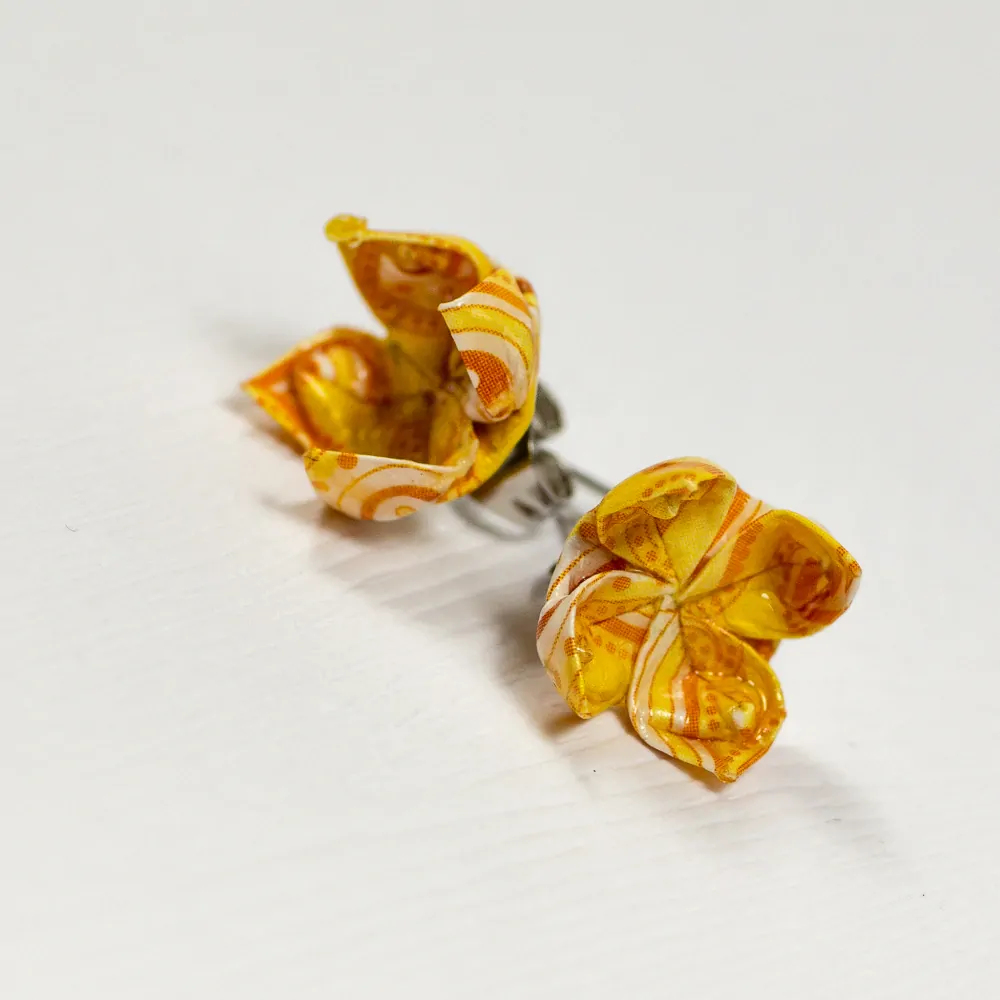 Náušnice "Žluté paisley" - lotosy malé