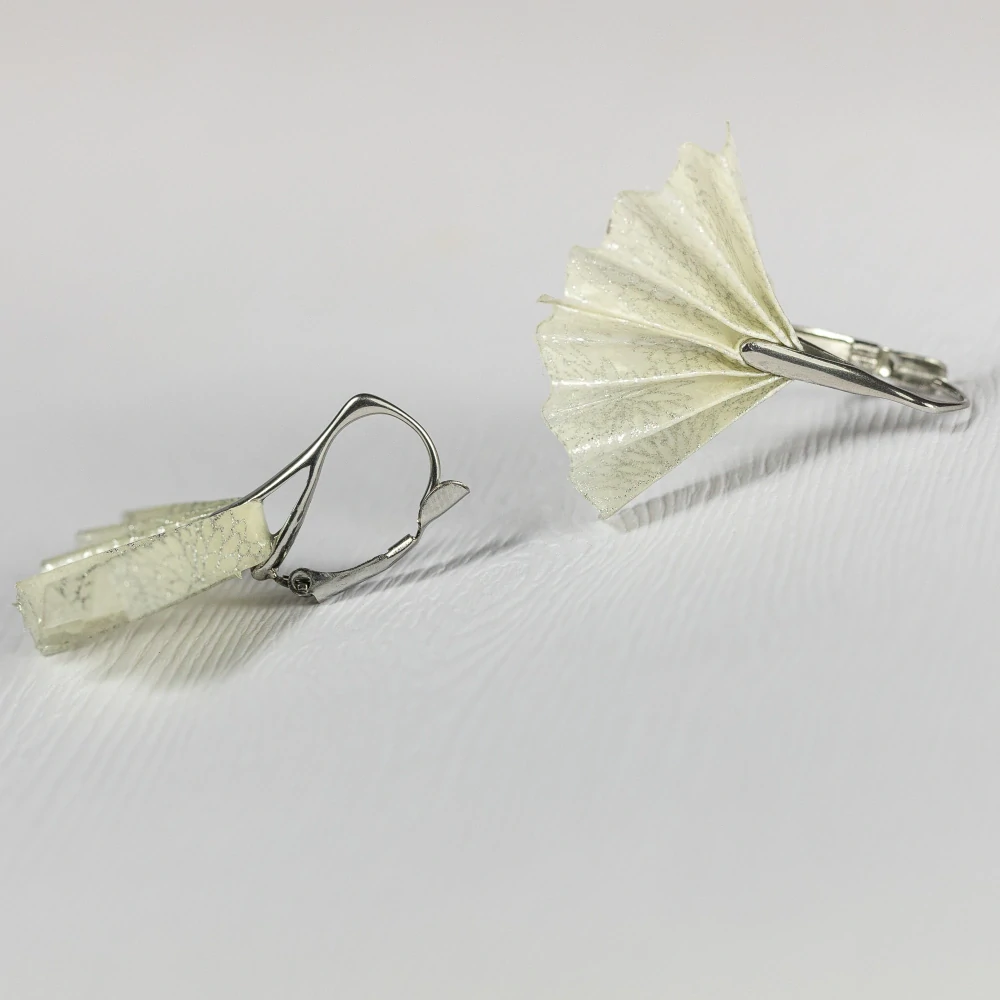 Náušnice "Stříbrné chryzantémy" (tanečnice)