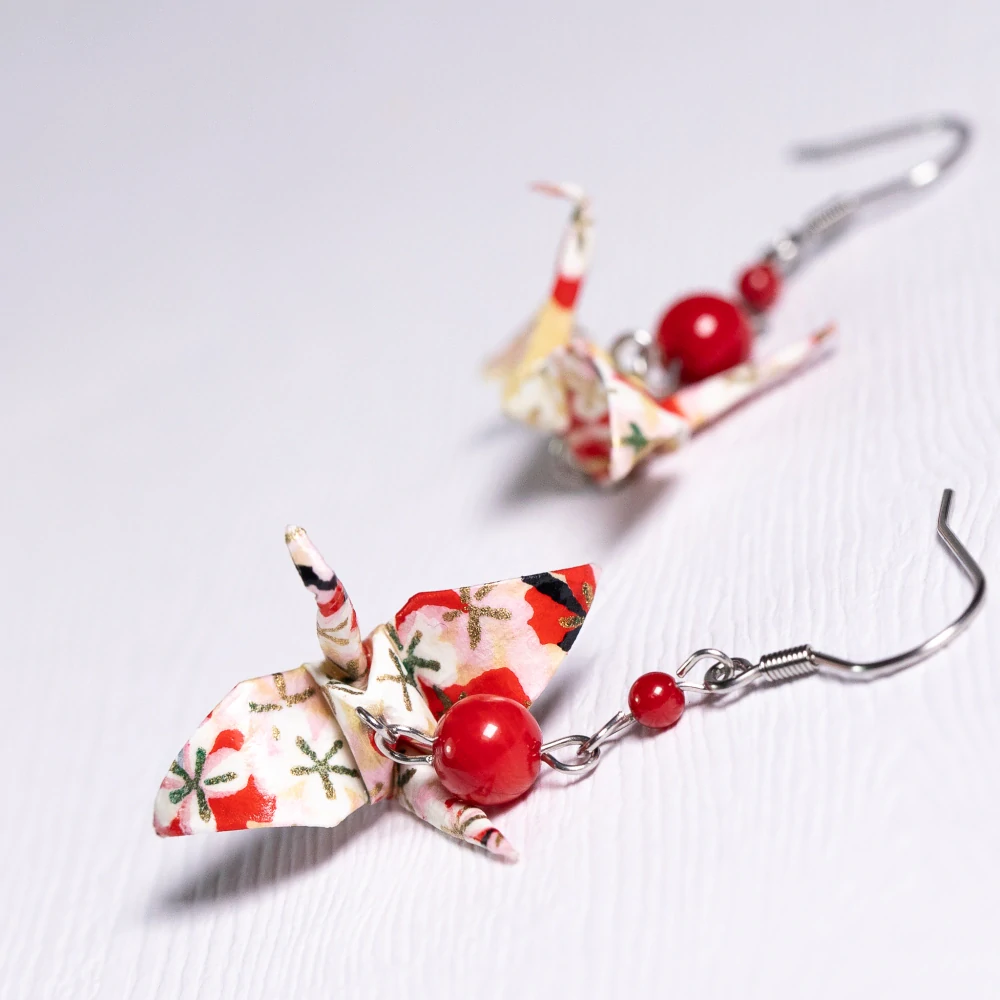 Náušnice "Kvetu červeně" (jeřáb s korálem)