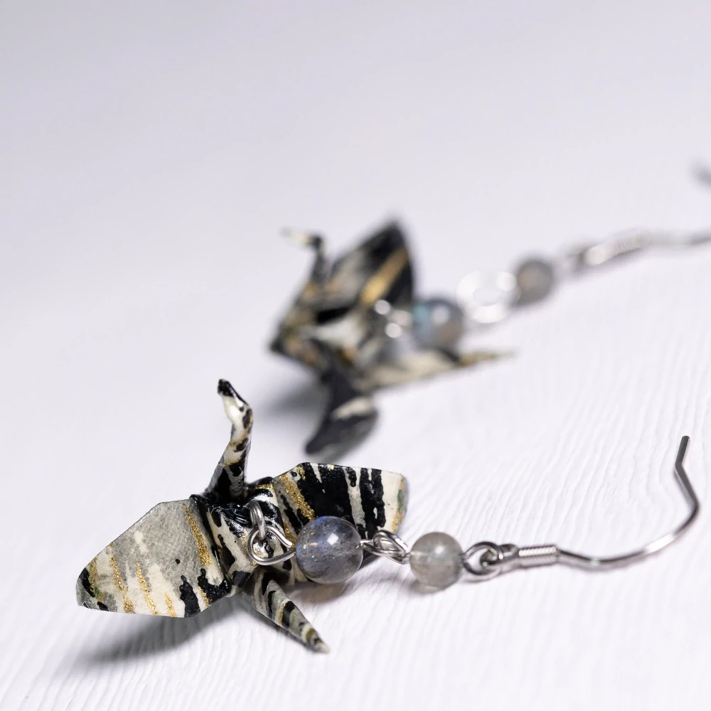 Náušnice "Studie v černobílé" (jeřáb s labradoritem)