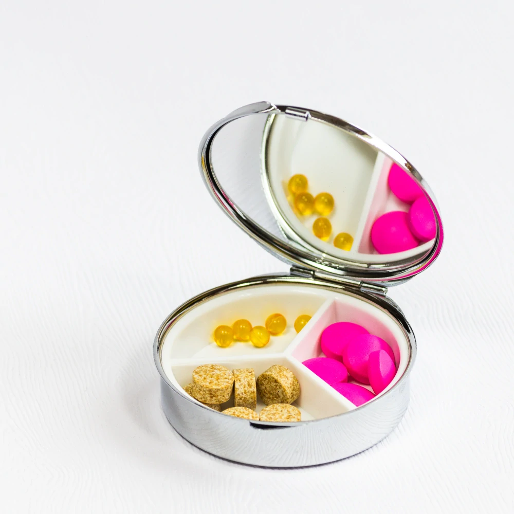 "Zářivá noc" (kulatá krabička na léky )