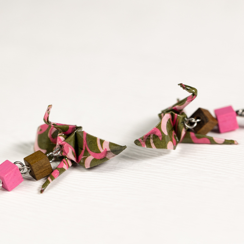 Náušnice "Růžová s maskáčem" (jeřáb delší)