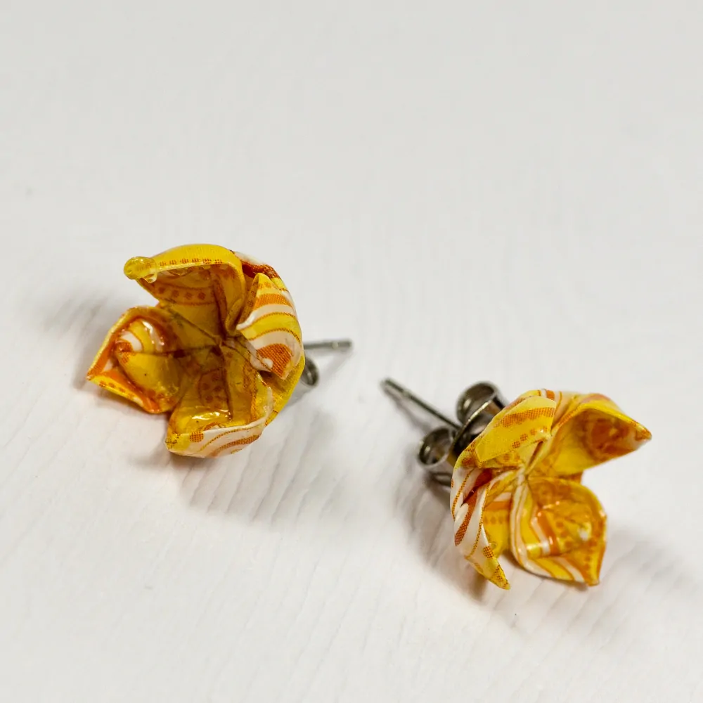 Náušnice "Žluté paisley" - lotosy malé