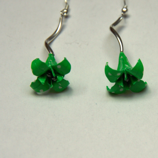 Náušnice "Svěže zelené puntíky" (lilie)