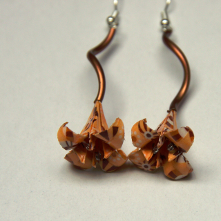 Náušnice "Studie v hnědé" (lilie)