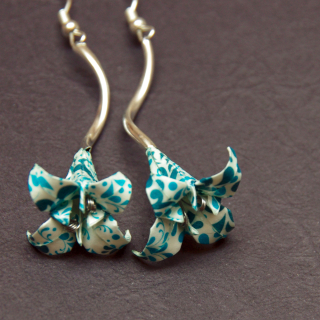 Náušnice "Květy v kapkách deště" (lilie)