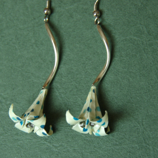 Náušnice "Modré puntíky na bílé" (lilie)