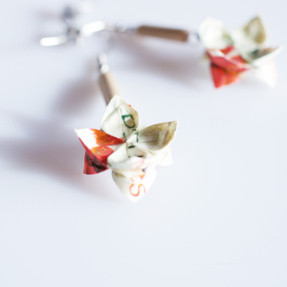 Náušnice "Red berries v bílém" (dvojitý lotos)