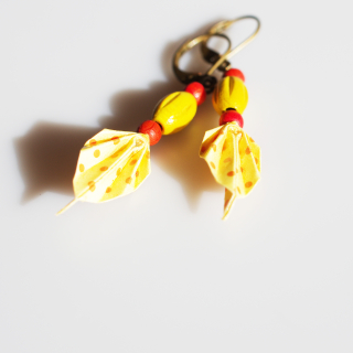 "Žlutý s puntíky" - náušnice listy