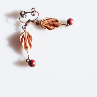 "Hnědé puntíky" - náušnice listy