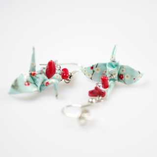 Náušnice "Něžné květy sakur" (jeřáb s korálem)