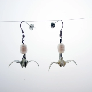 Náušnice "Bílá peříčka" (jeřáb s říční perlou)