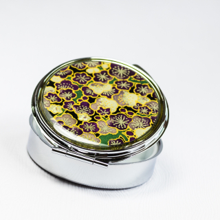 "Fialky v noci" (kulatá krabička na léky )