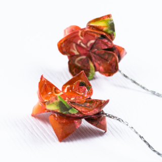 Náušnice "Malinová" (dvojitý lotos na řetízku)