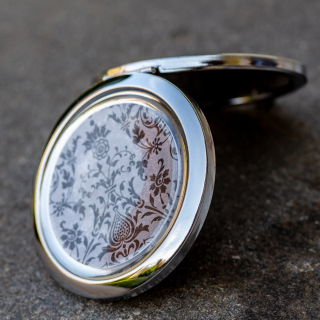 Zrcátko Ztraceno v ornamentu