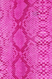 210 Růžová hadí kůže